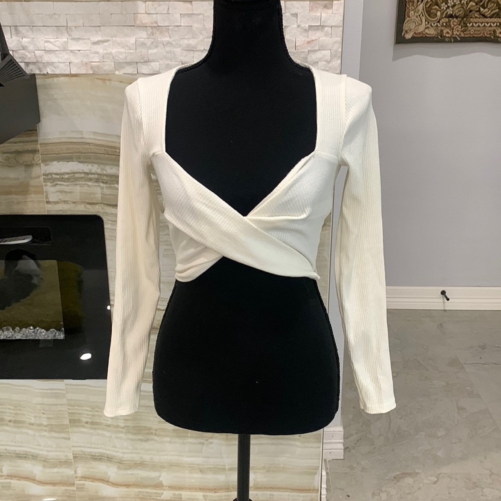 Zara Long Sleeve Length Knit Ribbed V-Neck Top. Size M (172)